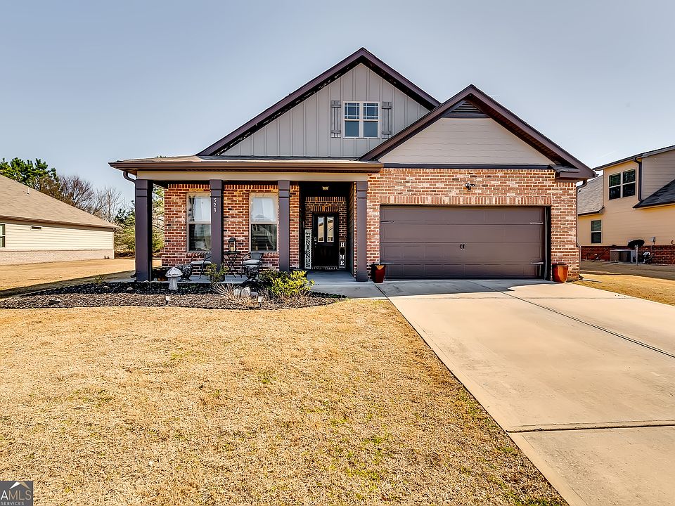 1st image of 523 Carleton Pl