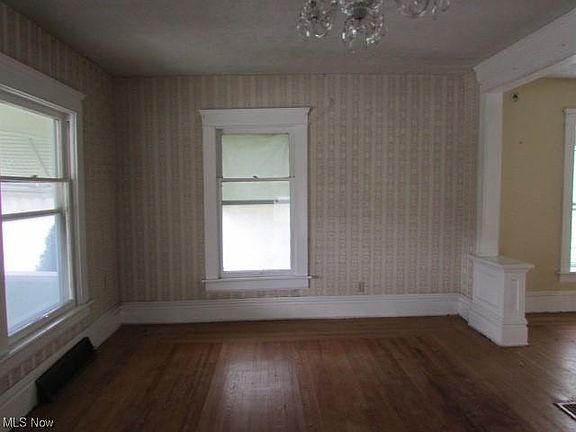 5th image of 636 Rhodes Ave