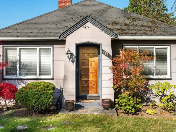 2926 Colquitz Ave, Saanich, BC V9A 2M3