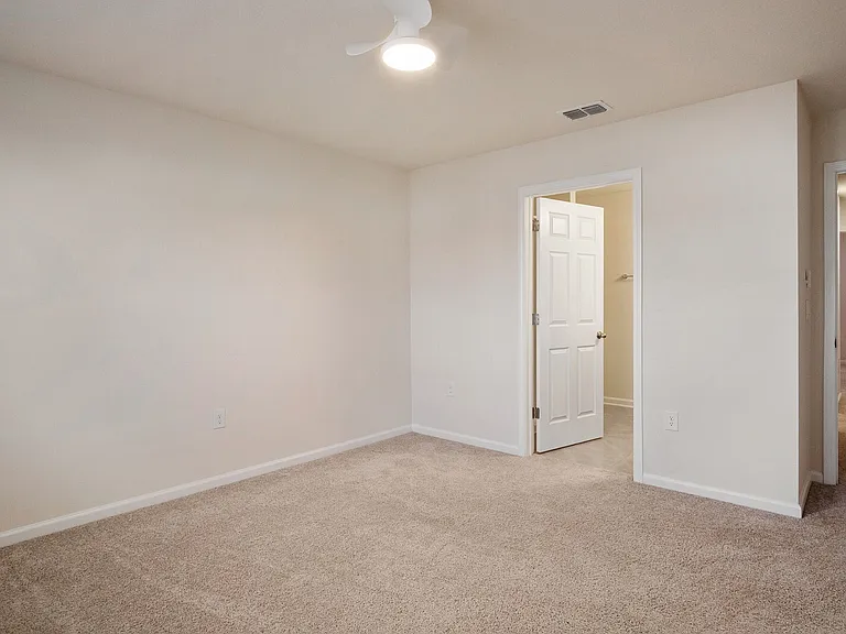 73 Java Ln — Photo 2