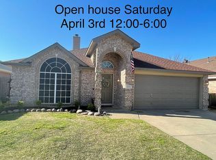 9008 Saranac Trl, Fort Worth, TX 76118