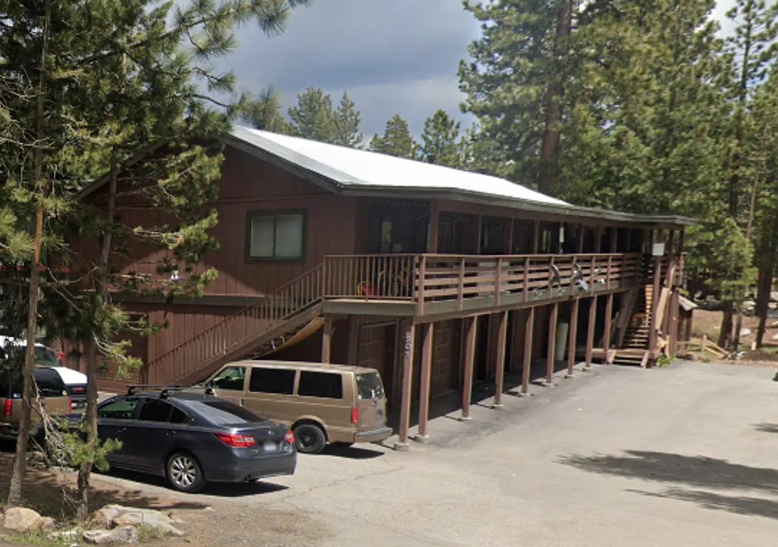 Lupin Apartments — Photo 1