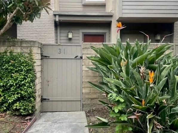 31 Village Pkwy, Santa Monica, CA 90405