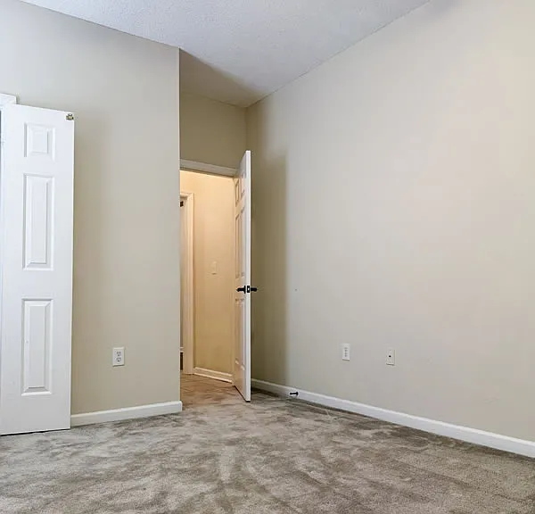 2nd bedroom also features a ceiling fan.