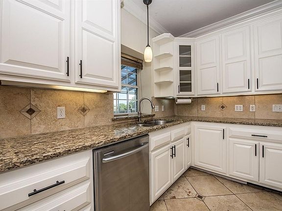 3rd image of 8111 NW 129th Pl