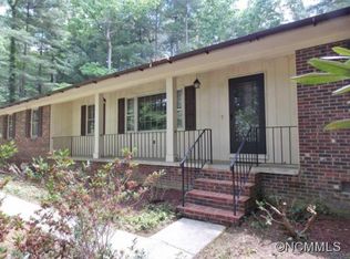 107 Glengary Dr, Flat Rock, NC 28731