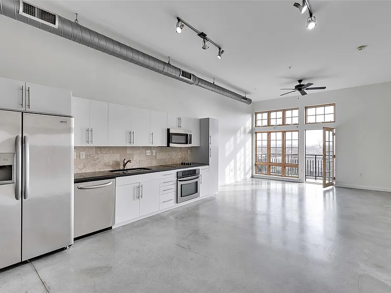 2235 E 6th St #406 — Photo 8