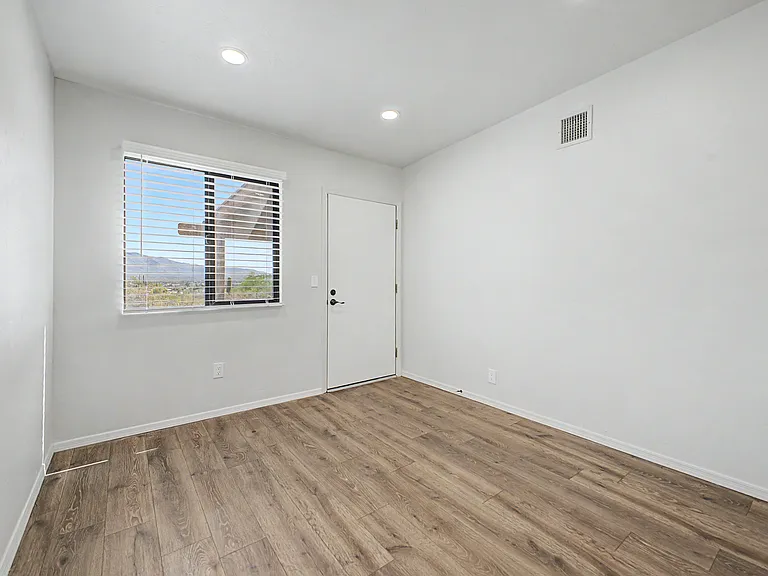 4650 N Paseo De Los Cerritos — Photo 29