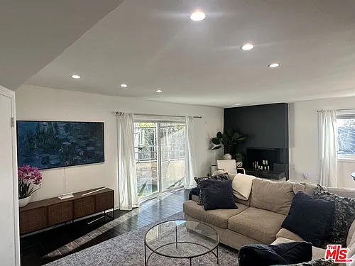 451 S Barrington Ave #202 Photo 1