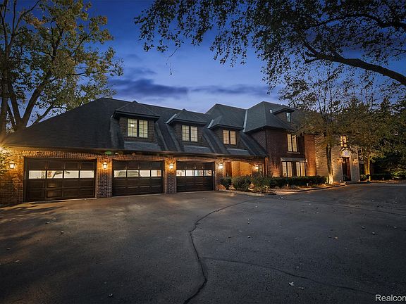 3rd image of 25325 Devon Ln