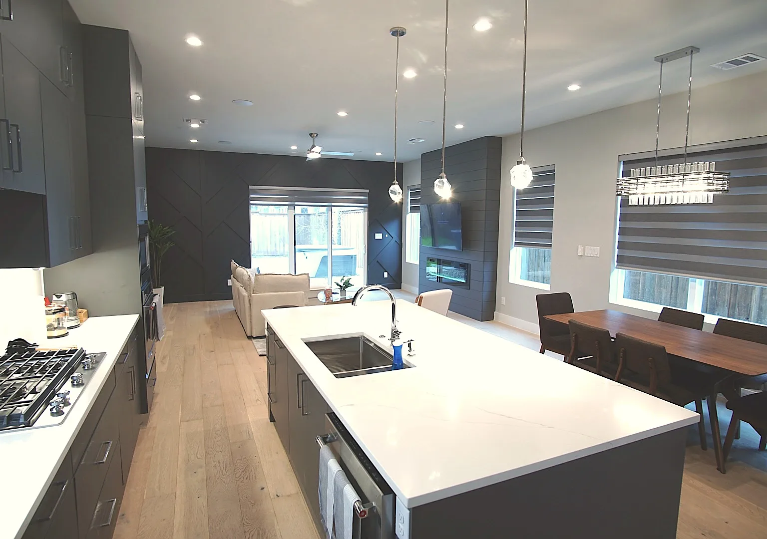 4 bed, 3.5 bath, 2524 sqft, $4,490 — Photo 4