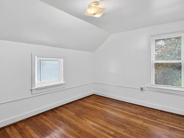 721 W Court St — Photo 10