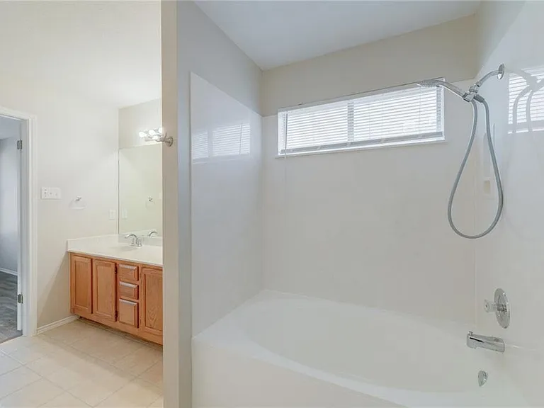 13460 Athens Trl — Photo 8