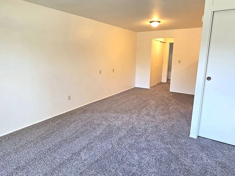 2600-2928 NW Tyler Ave — Photo 10