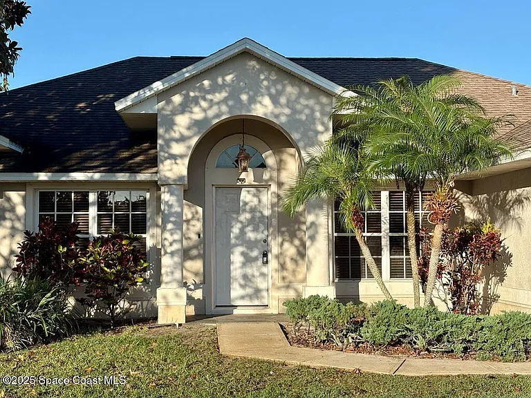 6130 Meghan Dr — Photo 2