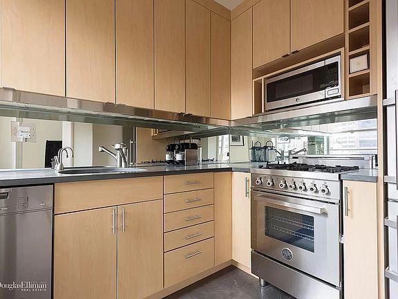 3rd image of 430 E 56th St APT 11G