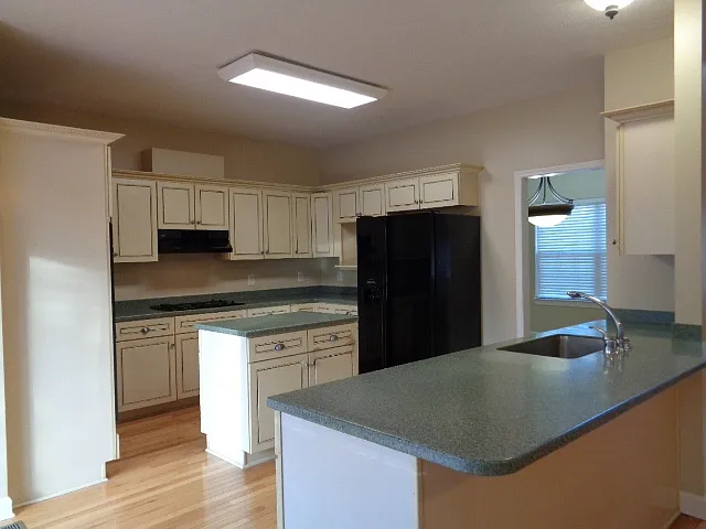 3 bed, 3.5 bath, 3088 sqft, $2,880 — Photo 3