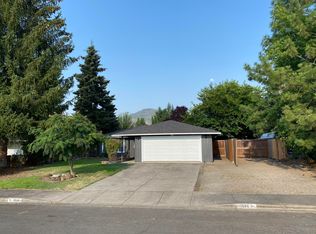 1586 Valley View Dr, Medford, OR 97504