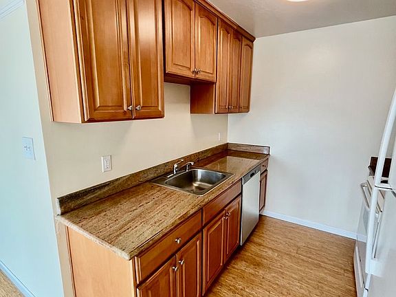 5th image of 1865 Bush St APT 305