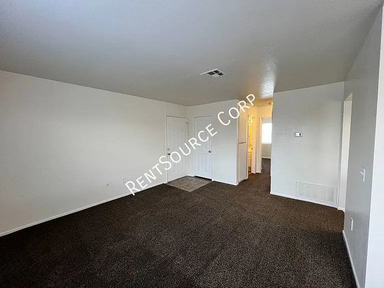 2910 B St #6 — Photo 3