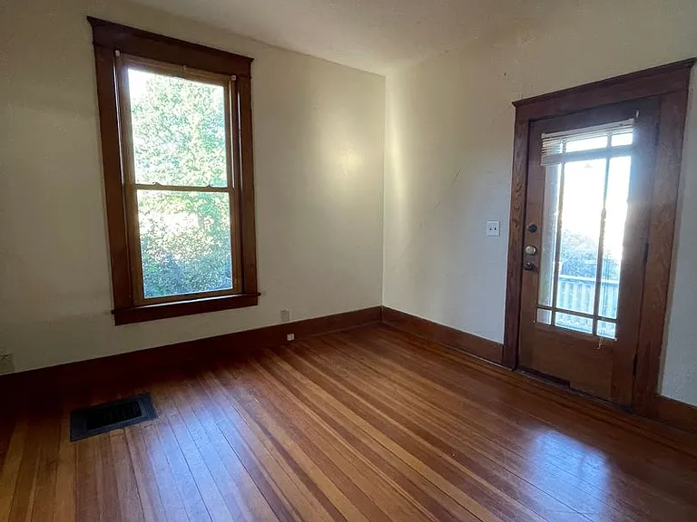 1127 Market St — Photo 5