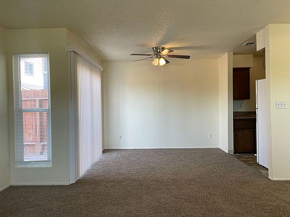 4th image of 551 W Ashlan Ave #858