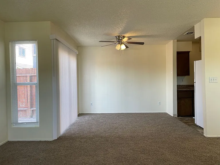 Ashlan, Clovis Dent 5 plex-Laundry - 857 — Photo 4