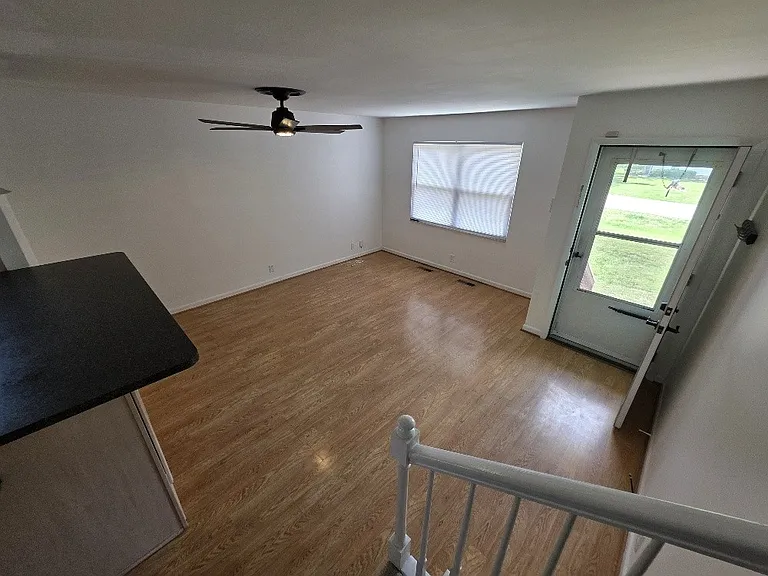 135 Grenadier Dr — Photo 3