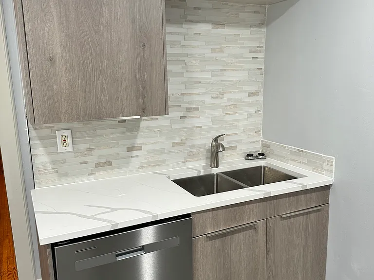 3231 Emerson Ave S — Photo 18