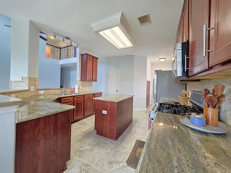 10038 Barr Lake Dr — Photo 40