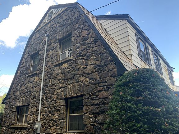 3rd image of 525 E Main St