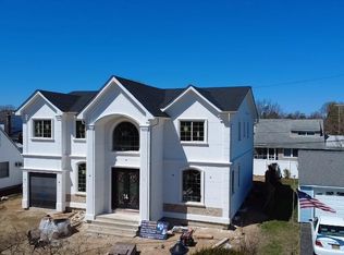 23 Grouse Ln, Levittown, NY 11756