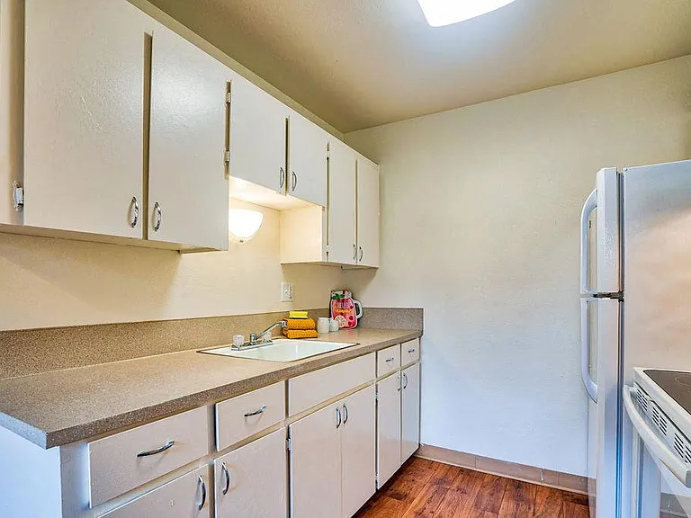 Maple Terrace Apartments — Photo 15