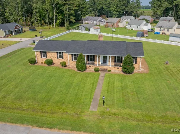 300 Pine St, Jarratt, VA 23867