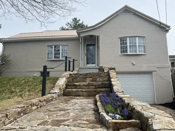 130 Trump Ave, Oak Hill, WV 25901