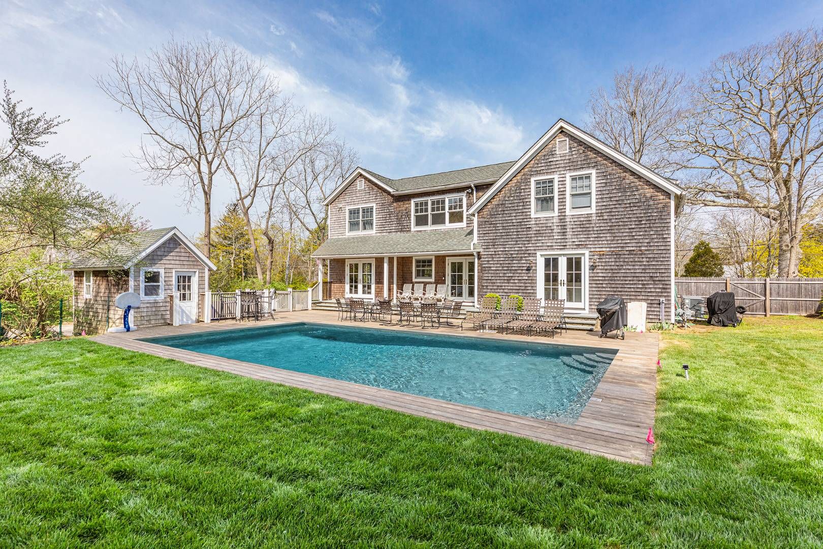 32 Floyd St In East Hampton Out East