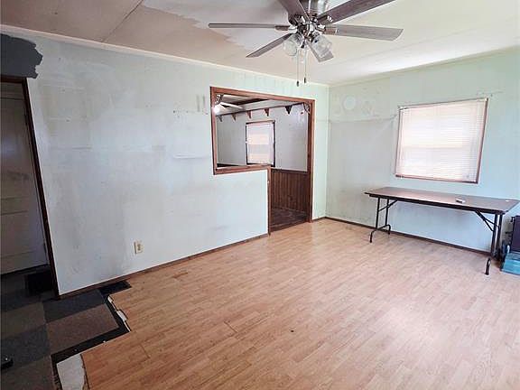 3rd image of 9503 Ridge Ave