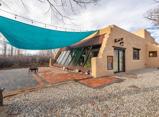 31 Upper Las Colonias Rd, El Prado, NM 87529