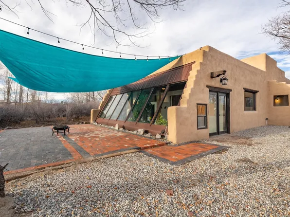 31 Upper Las Colonias Rd, El Prado, NM 87529