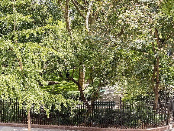 4th image of 7 Gramercy Park W #2C