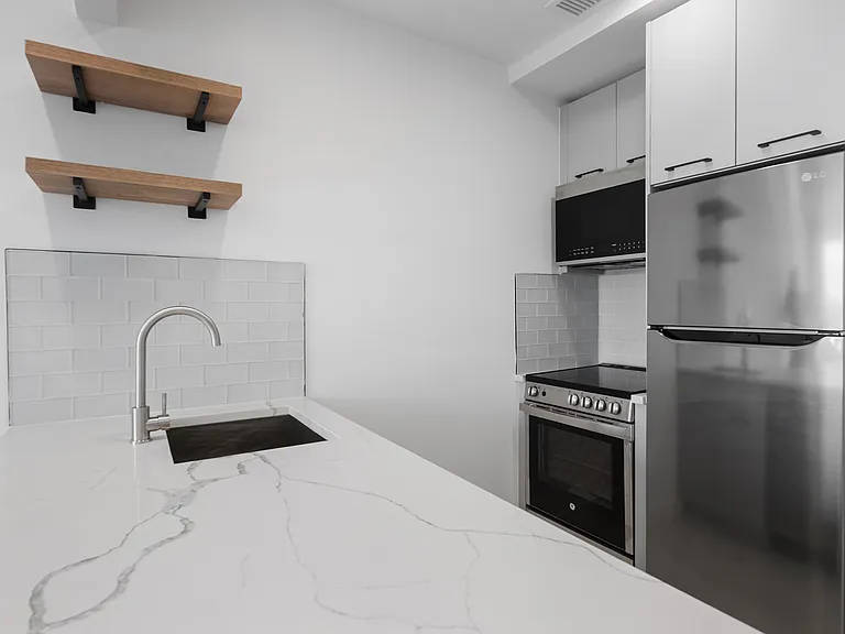 2321 Belmont Ave #3D — Photo 6