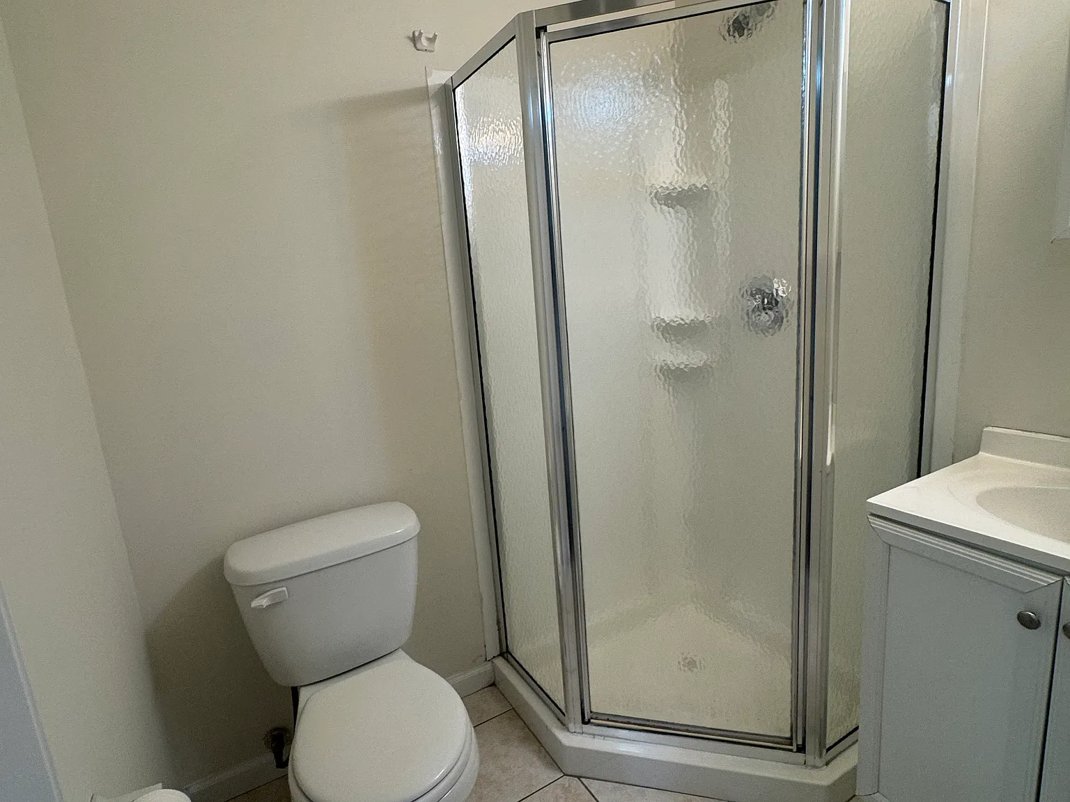 5 bed, 1000 sqft, $1,600 — Photo 3