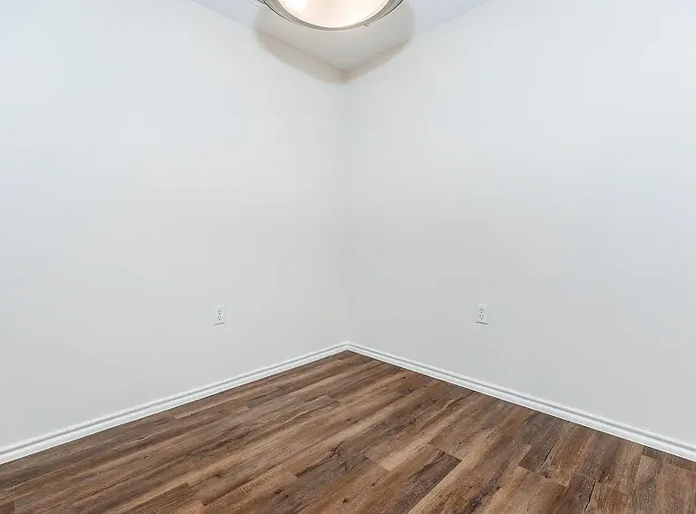 San Pedro Apartments — Photo 32