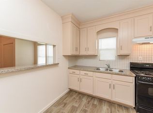 704 Cedar Bayou Rd APT B, Baytown, TX 77520