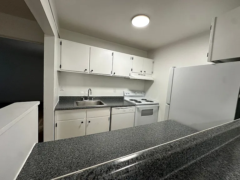 University Park Apartments near Cornell University — Photo 249