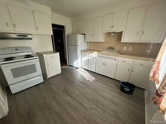 5th image of 14501 E State Fair St