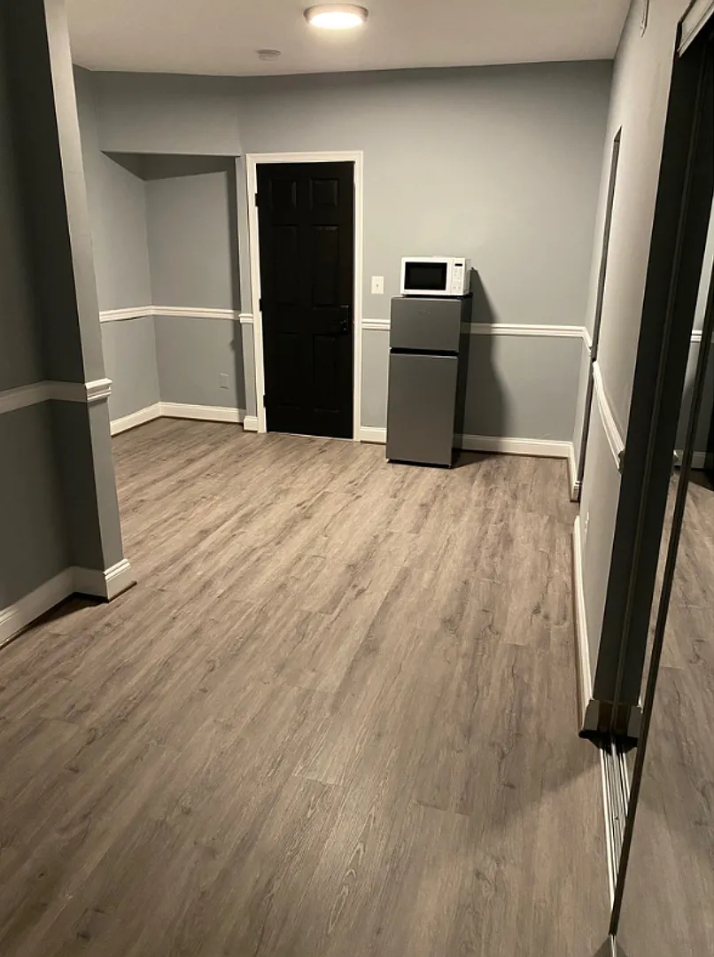 529 S Longwood St $550 Private Room (Shared Bath) — Photo 4