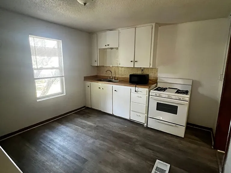 1211 Reynolds Ave — Photo 6
