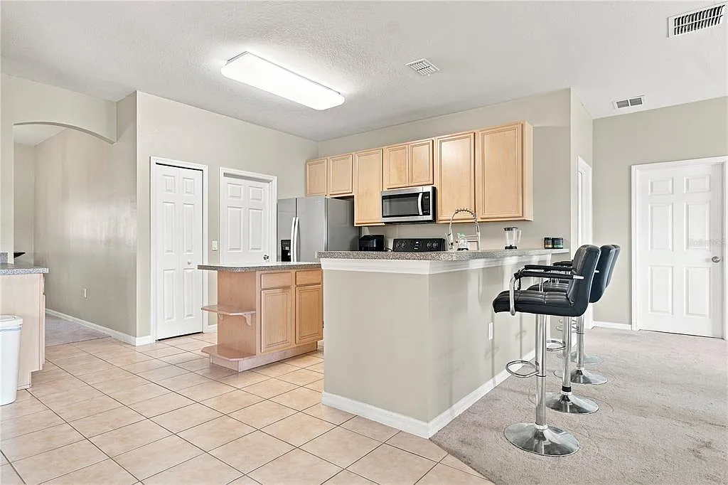 4 bed, 3.0 bath, 2262 sqft, $3,500 — Photo 3