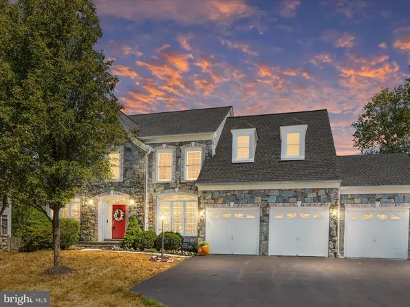 12616 Crabtree Falls Dr, Bristow, VA 20136